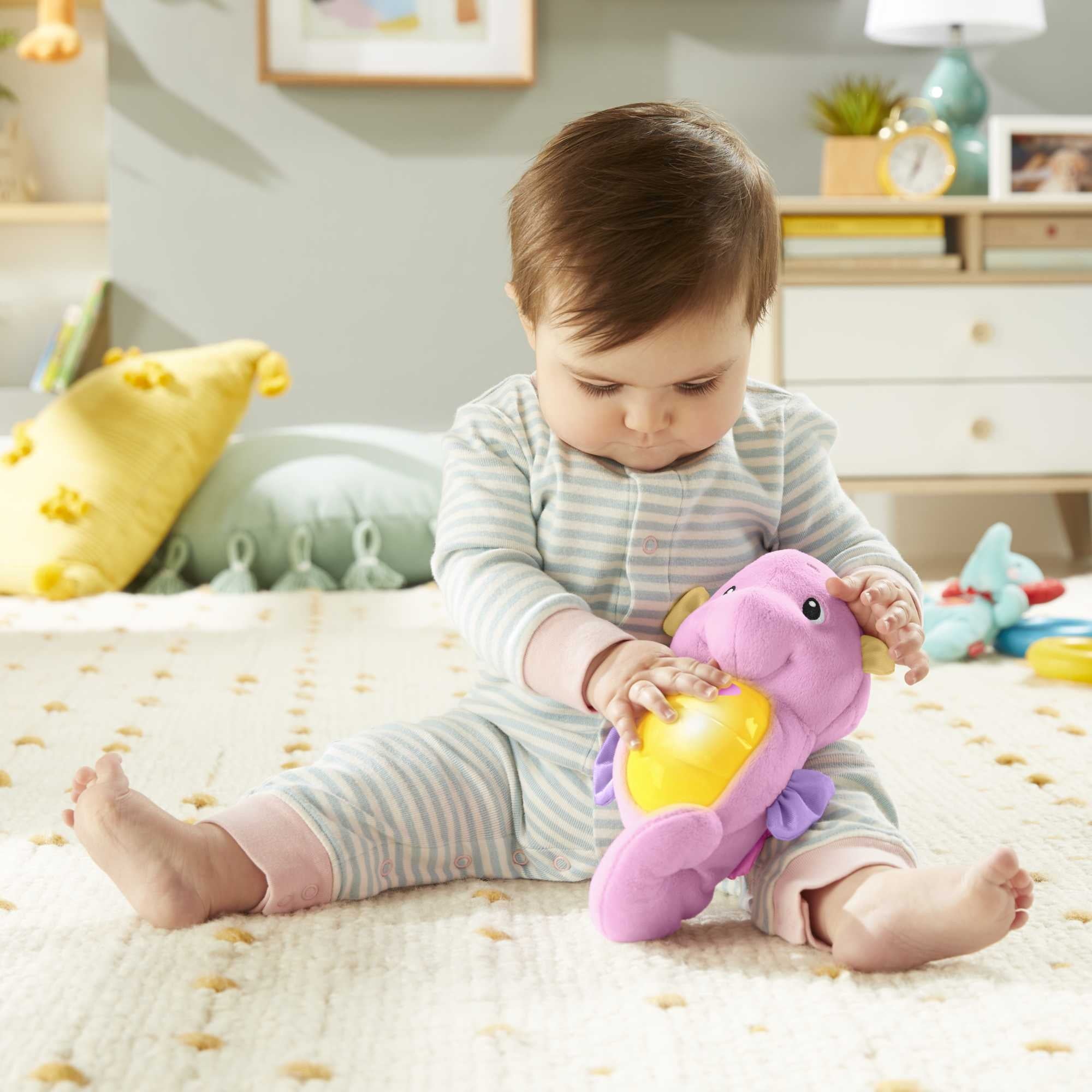Fisher-Price Soothe & Glow Seahorse, Musical Plush Toy & Sound Machine for Baby with Lights, Pink